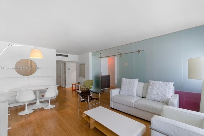 Building Photo - 100 Lincoln Rd Unit 923 Rental