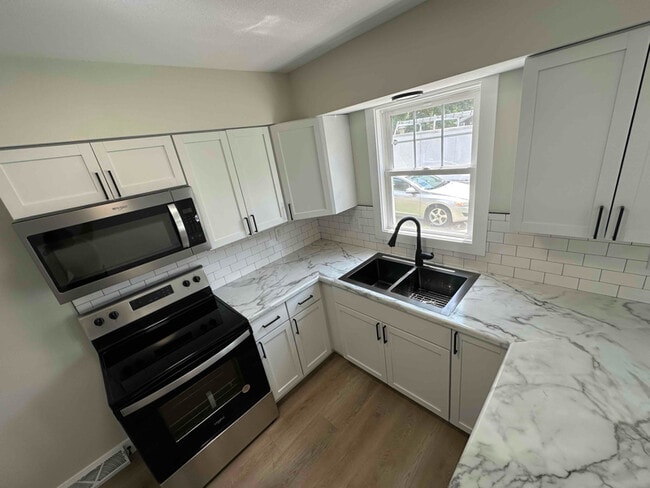 Photo - 407 W 65th St