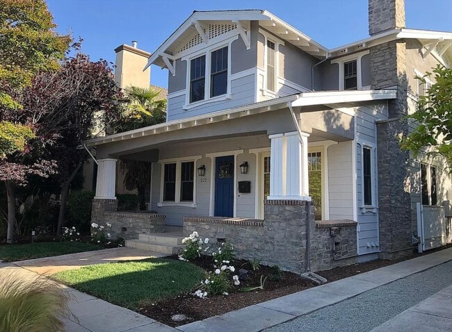 Building Photo - 927 Ramona St Rental