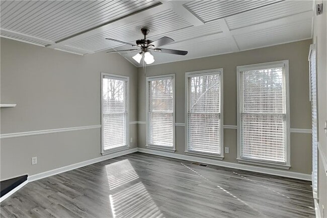 Photo - 308 Golden Ct