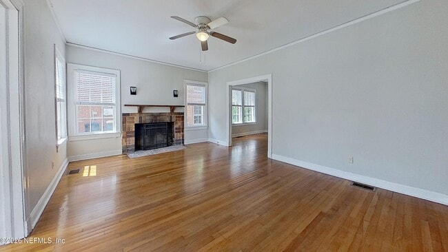 Photo - 917 Lasalle St