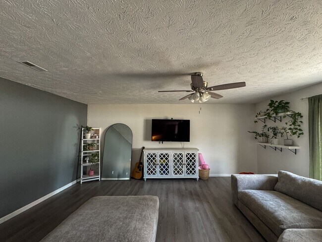 Photo - Charming 3 Bed 2 Bath Home with Fenced Yard