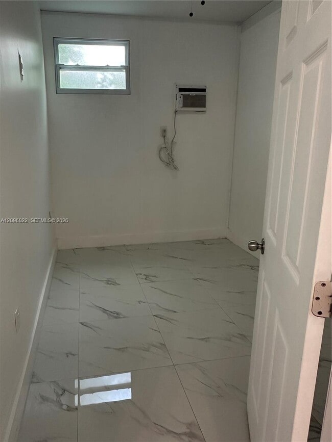 2775 SW 1st St Unidad 2