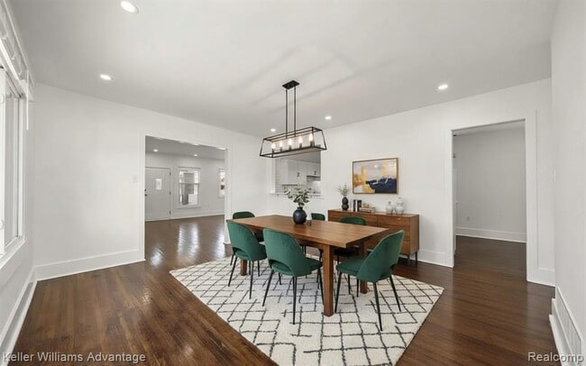 Photo - 1975 Gladstone St