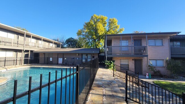 Photo - Spacious 1 Bedroom Apartment in Balcones Heights Unit 8