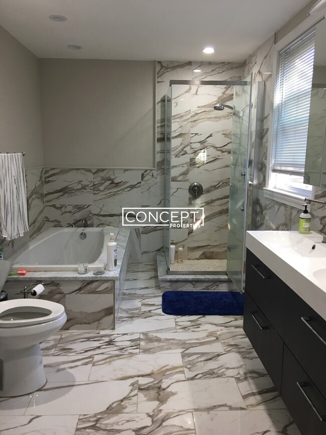 Photo - 1000 Memorial Dr Unit 2B