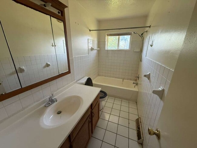 Photo - 2 BED, 2 BATH BEAUTIFUL UNIT CLEVELAND!