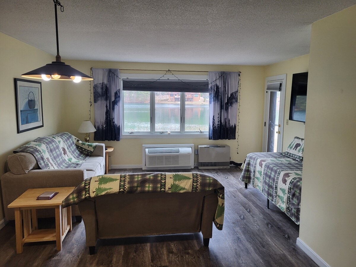 living room - 10 Lakeside W Dr Unit #44