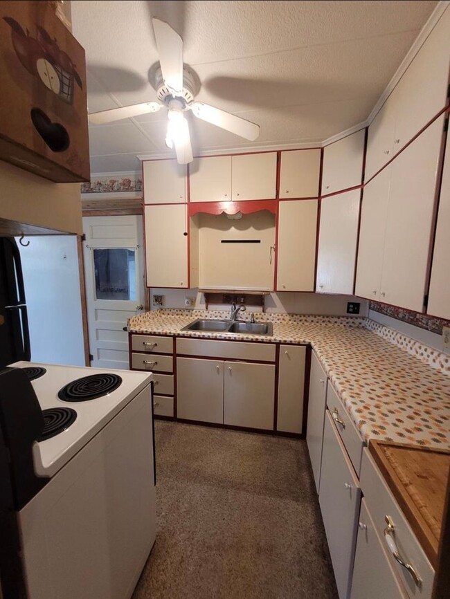 $750 - 2 bed 1 bath - Single Family Home - $750 - 2 bed 1 bath - Single Family Home