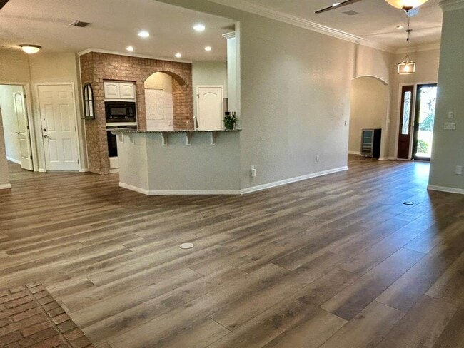 Photo - 121 Post Oak Ln