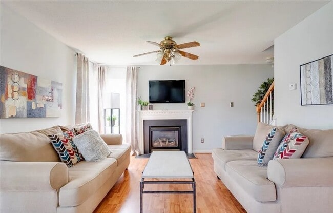 Photo - 420 Green Hollow Ln