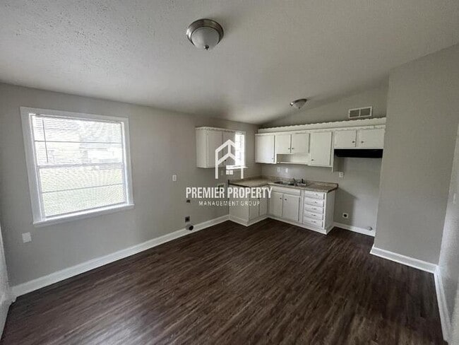 Photo - 2990 Camden St