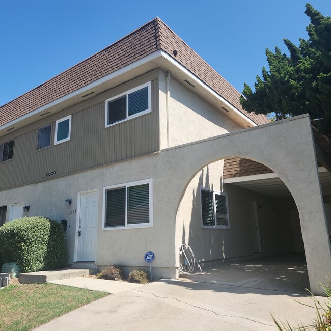 Building Photo - UTC Duplex 1475 Sq Ft 3 bedroom 1.5 ba woo... Rental