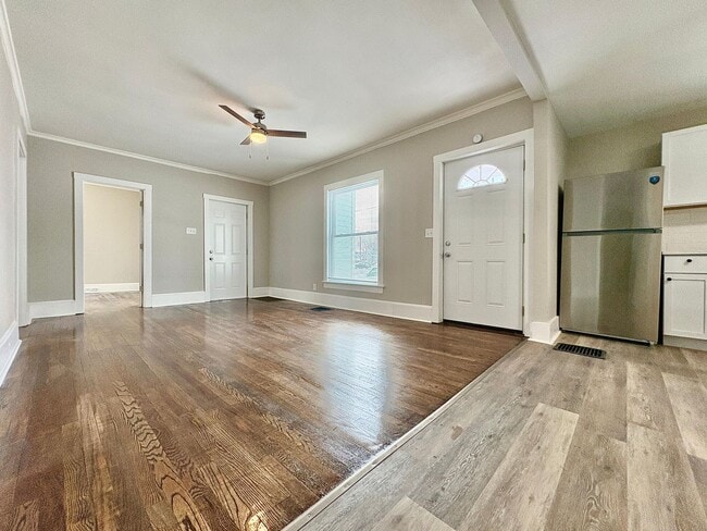 Photo - 822 W 4th St