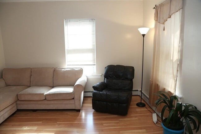 Photo - 60 Green St Unit 1