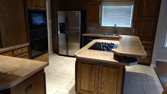 Photo - 3/2/2 open space concept in Tech Terrace.Large backyard