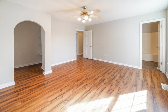 Photo - 250 Kendall Ln