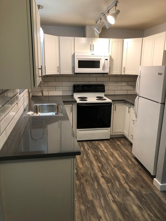 Building Photo - 5804 186th Ave E Unit C