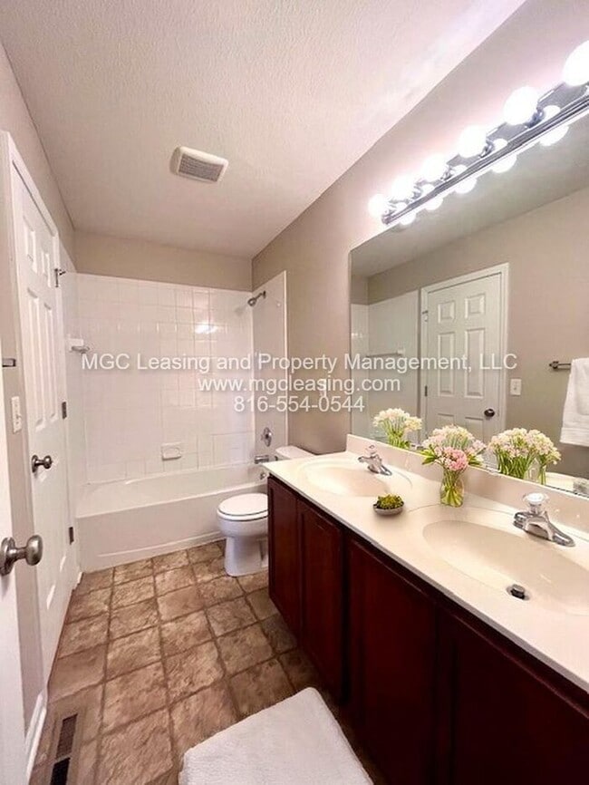 Photo - Charming Townhome in Prime Northland Locat...
