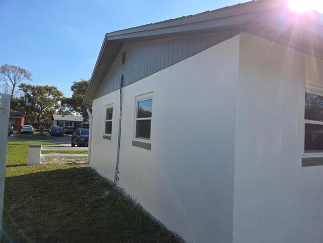 Photo - 4463 Cassius St