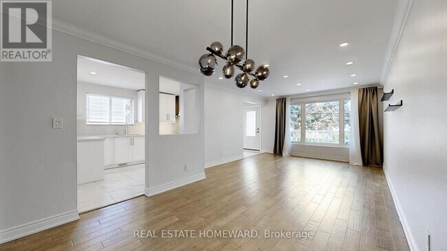 Photo - 635 Mountview Pl