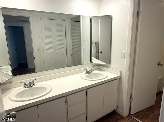 Photo - 1406 Park Shore Cir
