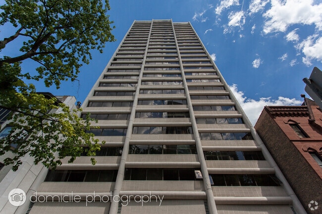 Building Photo - 1415 N Dearborn St Rental