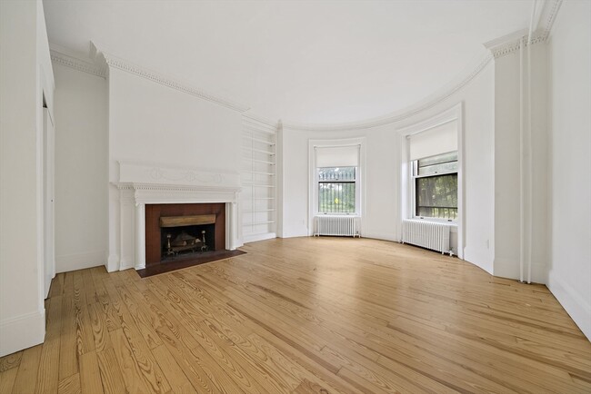 Building Photo - 48 Fenway Unit 4