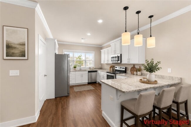 Photo - 830 NE Hts Ln