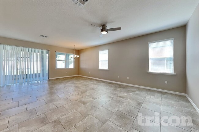112 Waterside Cir