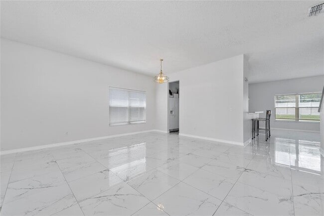 Photo - 746 Lockbreeze Dr