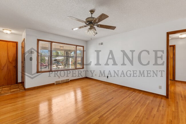 Photo - 1707 S Mission Rd