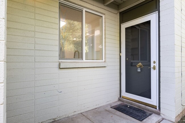 Photo - 2010 Laurelhurst Dr E