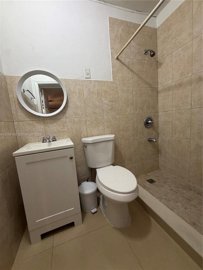 Photo - 423 E 17th St Unit 3