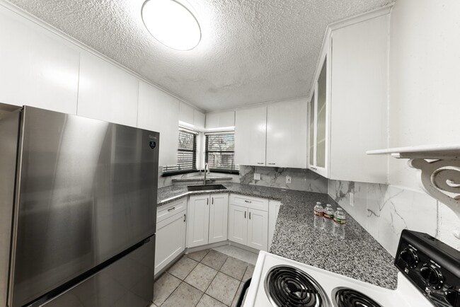 Photo - 4710 Glenmont St