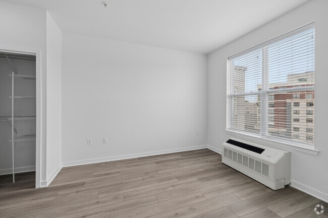 1BR, 1BA - 738SF - Bedroom