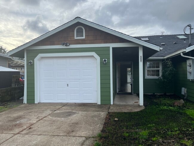 Building Photo - 222 Chapman Ln