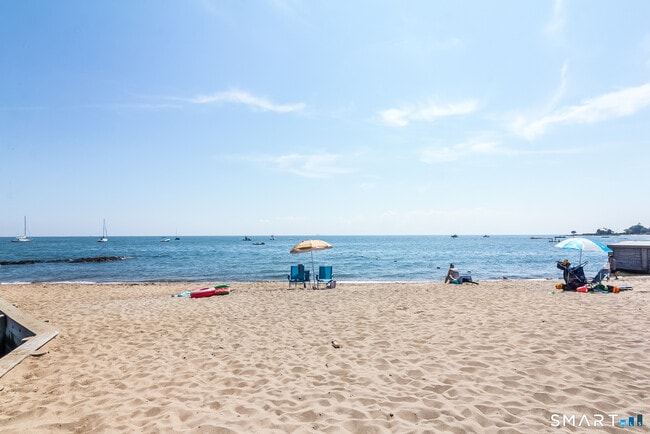 Photo - 116 Overshore Dr E