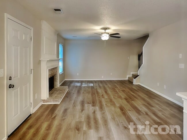 Photo - 14 Waterton Way