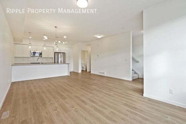 Photo - AMAZING 2 BEDS+ DEN/ 2.5 BATHS TOWNHOUSE
