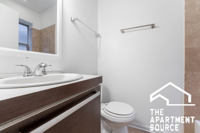 Photo - 5054 N Winthrop Ave Unidad 305