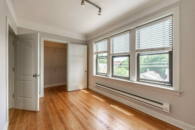 Photo - 2620 N Rockwell St Unit C1