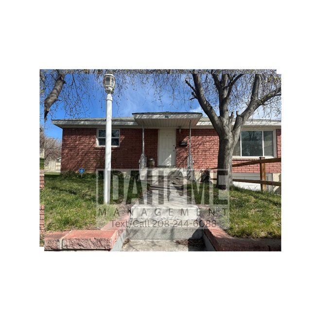 Photo - Charming single family home for rent close to Alameda Park!