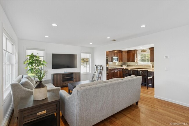 Photo - 16 Mastro Ct