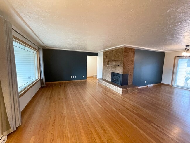 Photo - 3332 W Elmhurst Ave