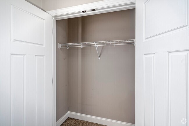 3BR, 2BA - 1,150SF - Third Closet