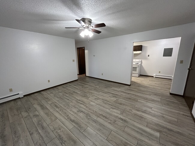 Photo - 907 Thomas Ave