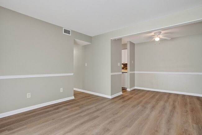 Photo - 950 Forestbrook Rd Unidad D1