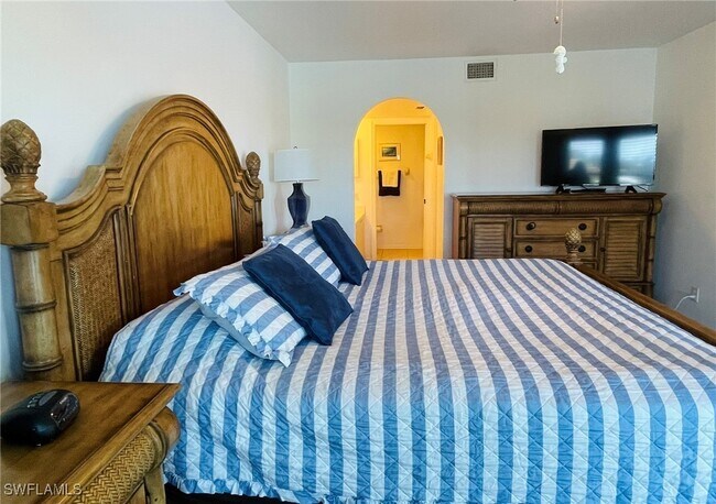 Building Photo - 4410 Chantelle Dr Unit 201H