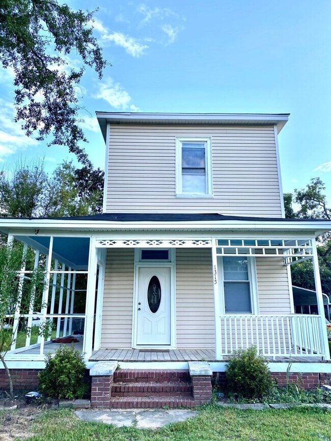 Lote en esquina con árboles - 1315 Dover St